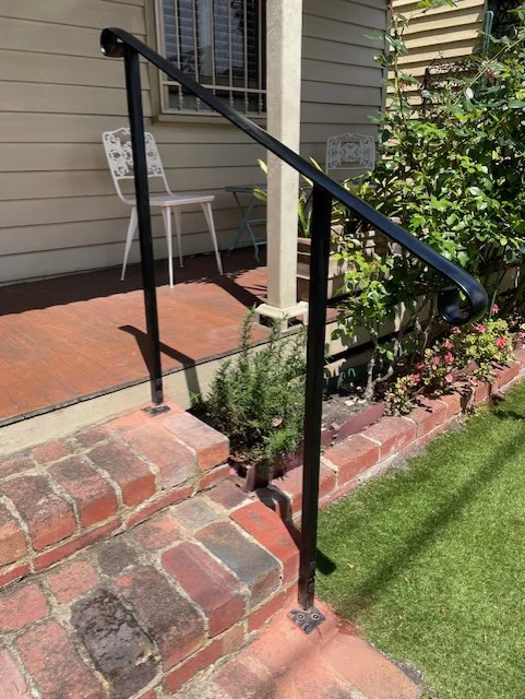 Convex Handrail Front Step (BD5)